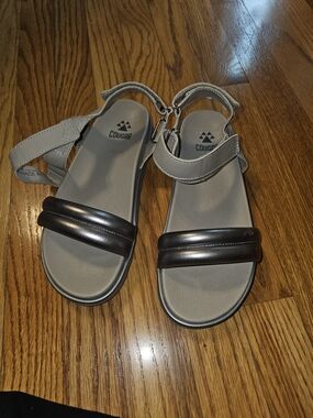 Cougar Metallic Silver-Gray Sandals with  Brown Straps